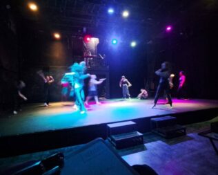 Χορευτική Αυτοσχεδιαστική Συνάντηση στο Εμπρός