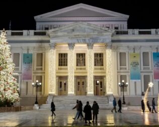 Νύχτα των Κεριών στο Δημοτικό Θέατρο Πειραιά